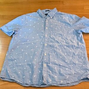 American Eagle Outfitters Light Blue Casual button down shirt size large .